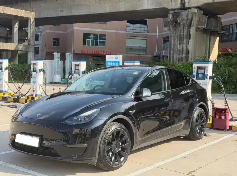 Model Y 2022 Long Range All-Wheel Drive — миниатюра 1