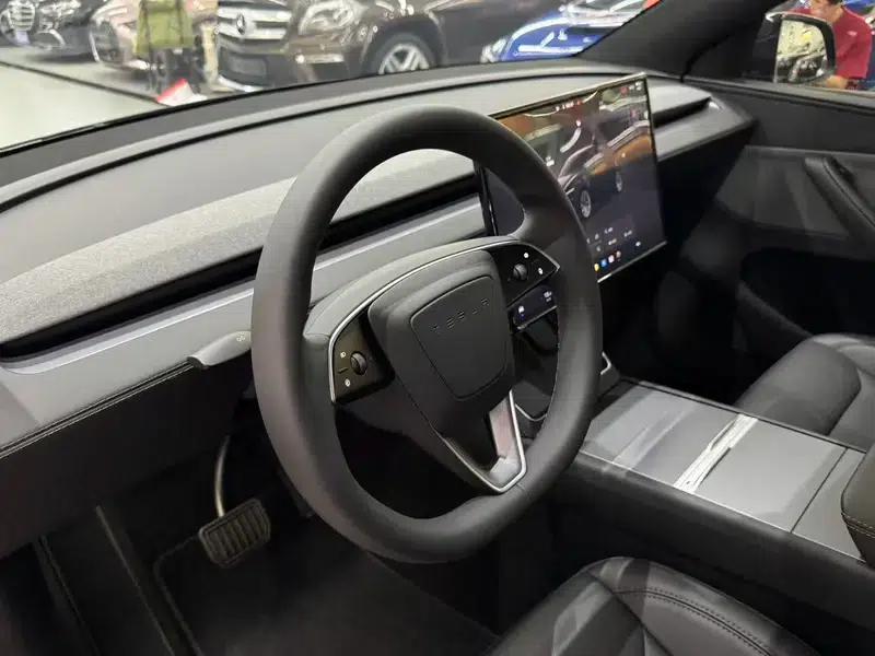 Model Y 2026 Rear-Wheel Drive — миниатюра 8