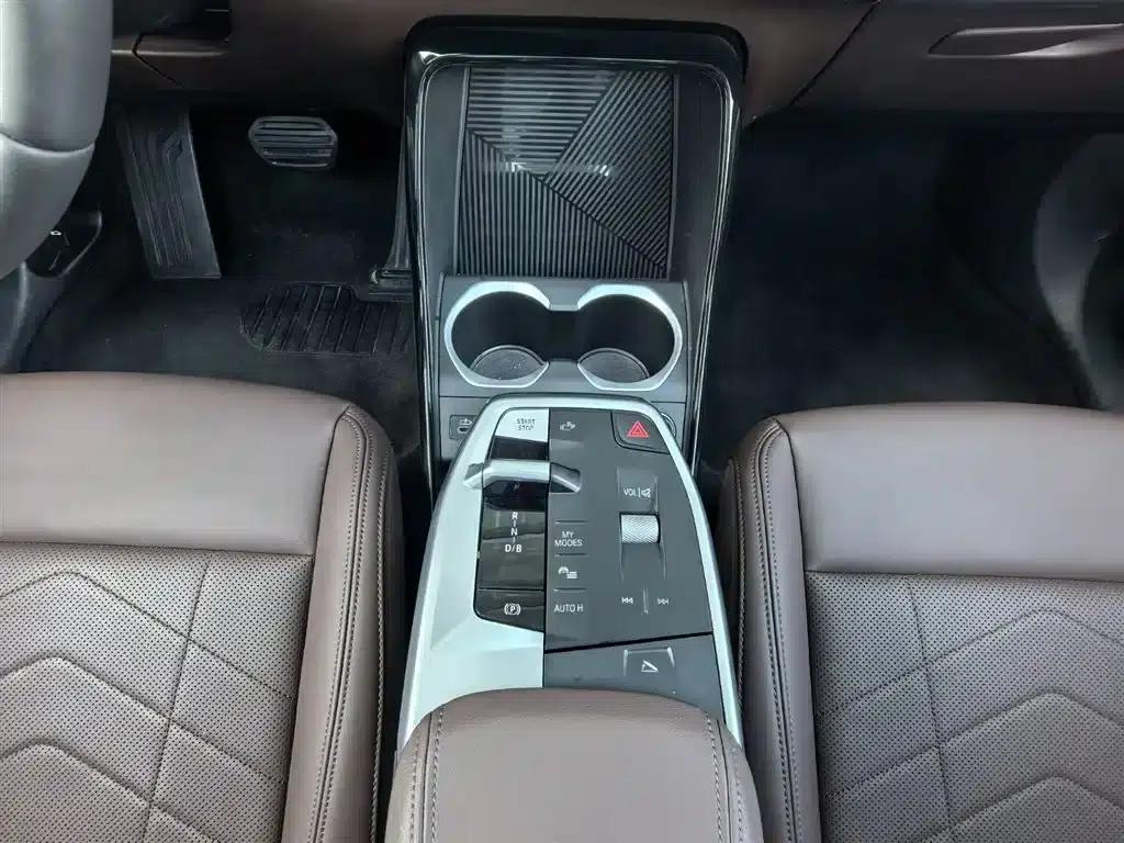 BMW iX1 2025 eDrive25L M Sport Package — миниатюра 14
