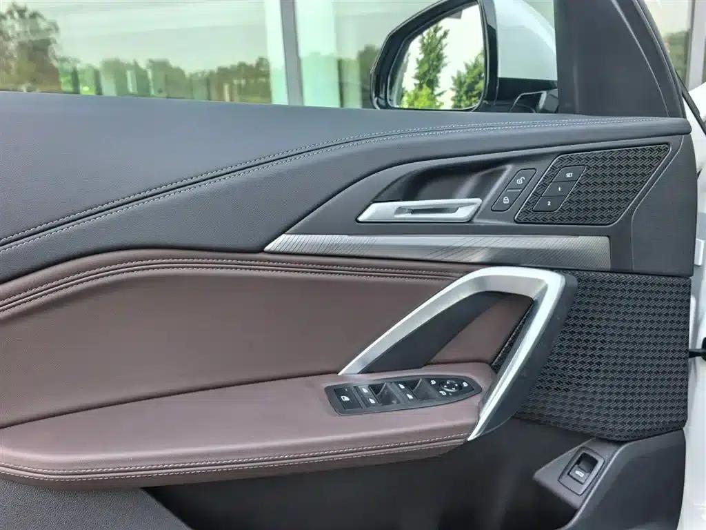BMW iX1 2025 eDrive25L M Sport Package — миниатюра 16