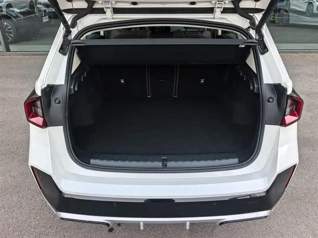 BMW iX1 2025 eDrive25L M Sport Package — миниатюра 20