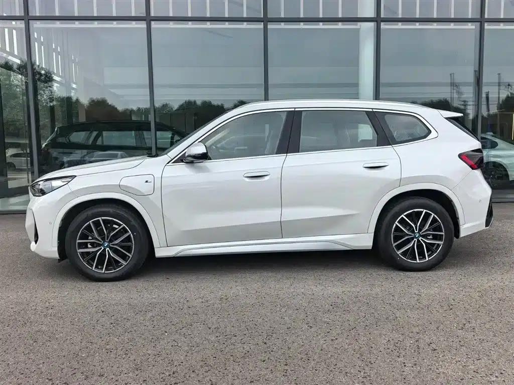 BMW iX1 2025 eDrive25L M Sport Package — миниатюра 3