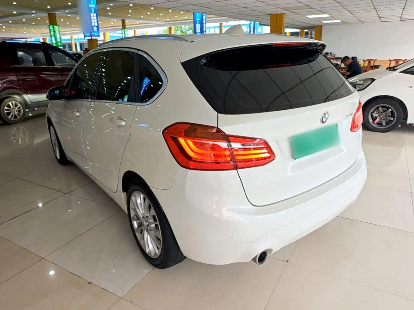 BMW 2 Series Active Tourer 2018 218i Leading Model — миниатюра 4