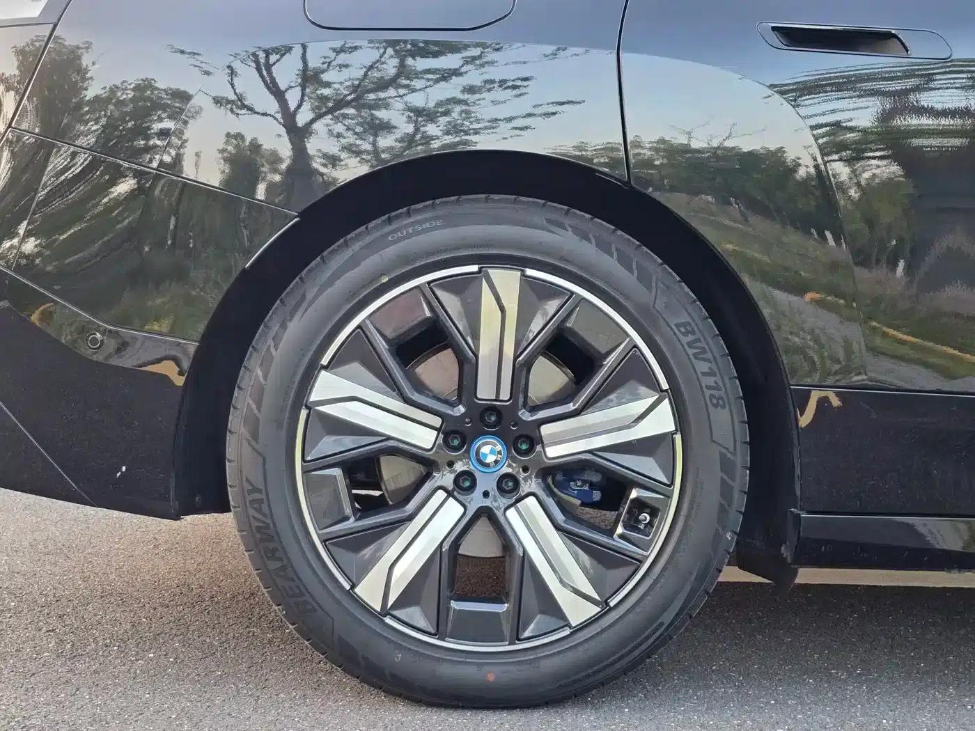 BMW iX 2023 xDrive40 — миниатюра 24