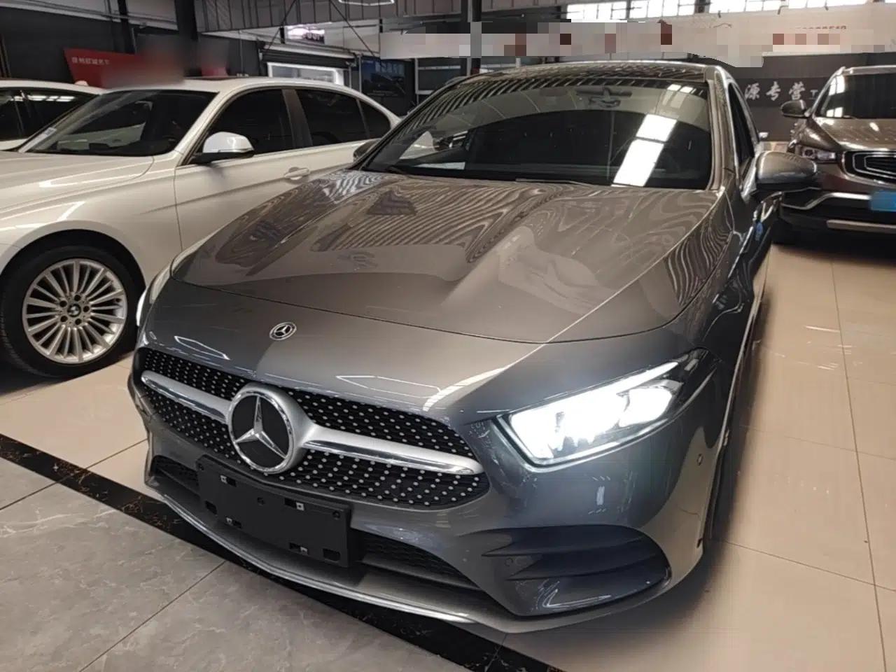 Mercedes-Benz A-Class 2022 Revised Version A 200 L Sport Sedan Fashionable Style — миниатюра 1