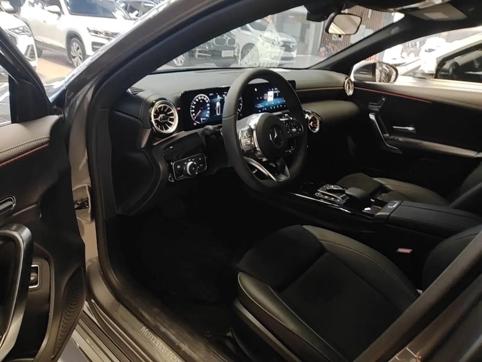 Mercedes-Benz A-Class 2022 Revised Version A 200 L Sport Sedan Fashionable Style — миниатюра 17