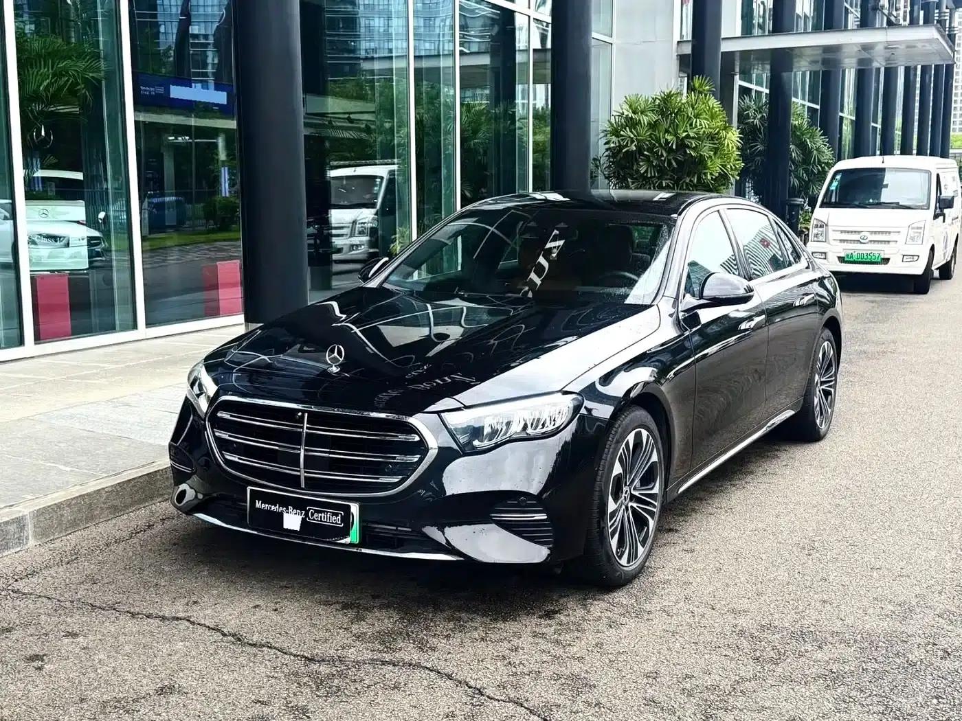 Mercedes-Benz E-Class PHEV 2024 E 350 e L Plug-in Hybrid Sedan — миниатюра 1
