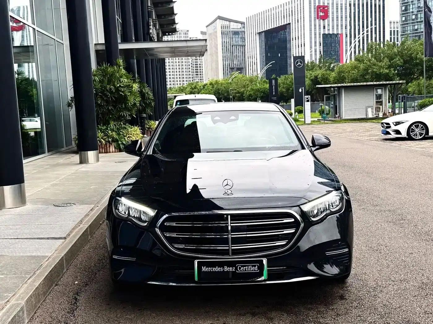Mercedes-Benz E-Class PHEV 2024 E 350 e L Plug-in Hybrid Sedan — миниатюра 2