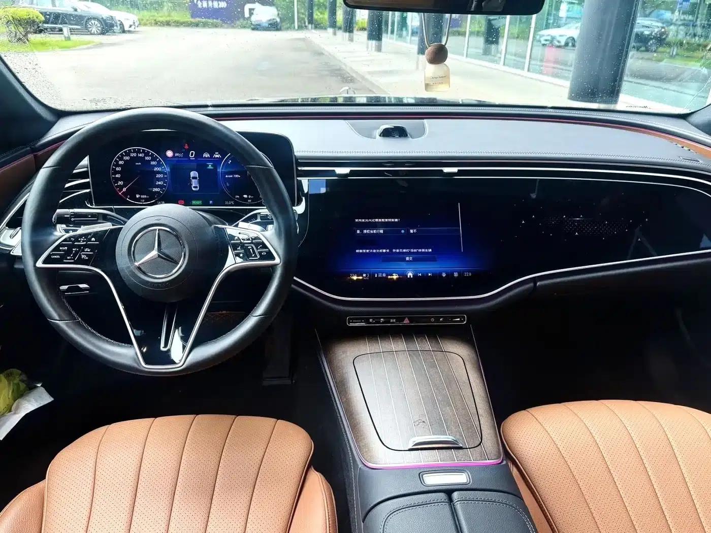 Mercedes-Benz E-Class PHEV 2024 E 350 e L Plug-in Hybrid Sedan — миниатюра 4