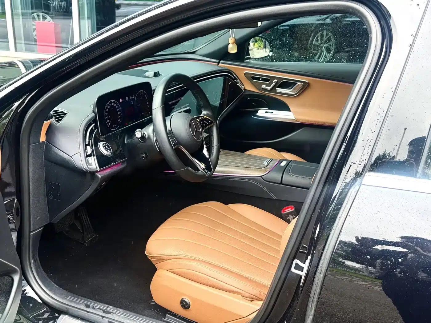 Mercedes-Benz E-Class PHEV 2024 E 350 e L Plug-in Hybrid Sedan — миниатюра 5