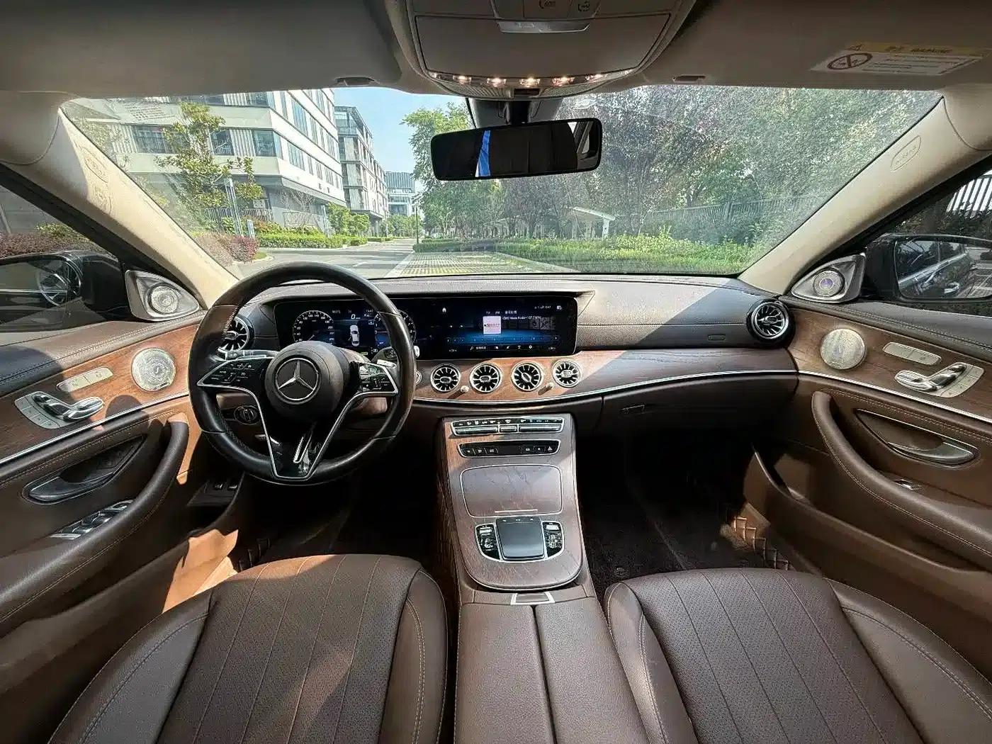 Mercedes-Benz E-Class PHEV 2021 E 350 e L Plug-in Hybrid Sedan — миниатюра 7