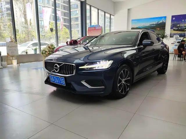 2022 Volvo S60 B4 Smart Luxury Edition