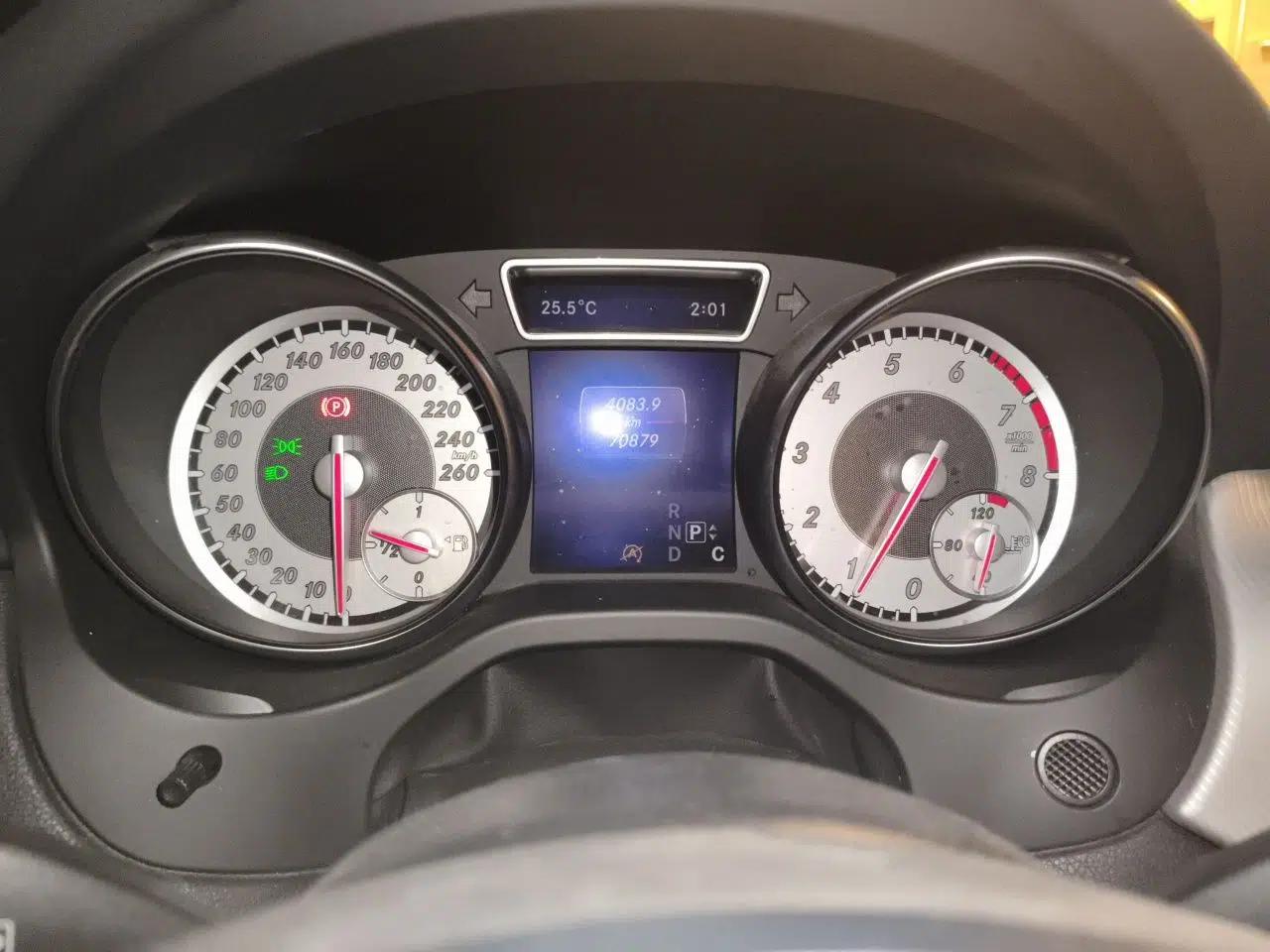 Mercedes-Benz GLA 2016 GLA 220 4MATIC Fashion Edition — миниатюра 11