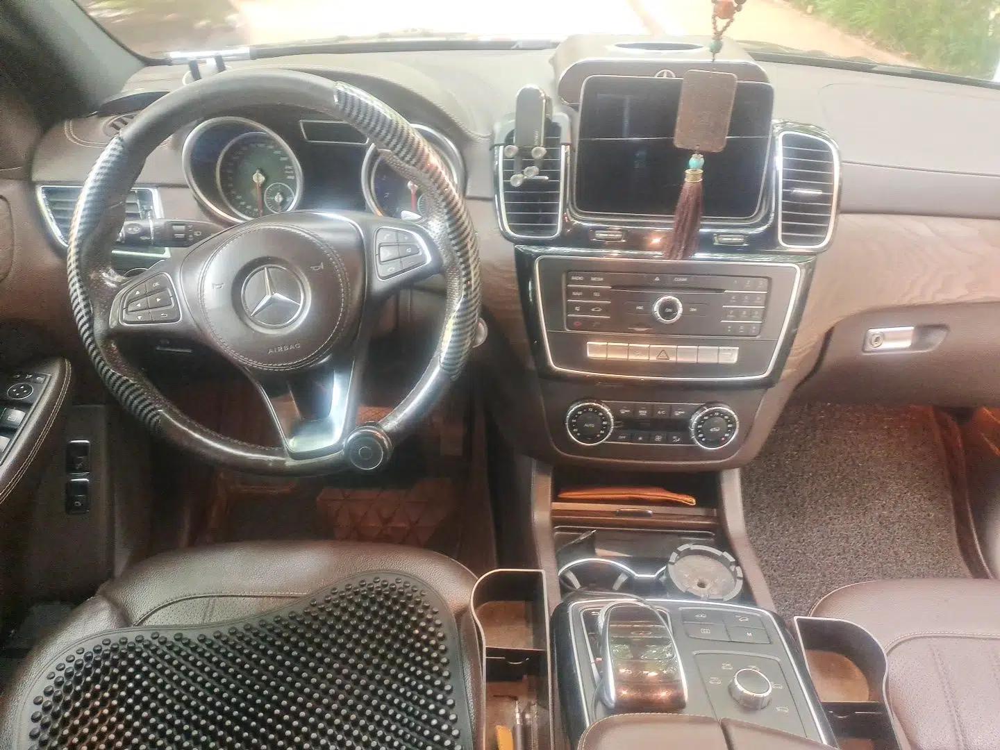 Mercedes-Benz GLS-Class Mercedes-Benz GLS450, 3.0-liter engine, U.S.-spec parallel import, seven-seat automatic gasoline model. — миниатюра 9