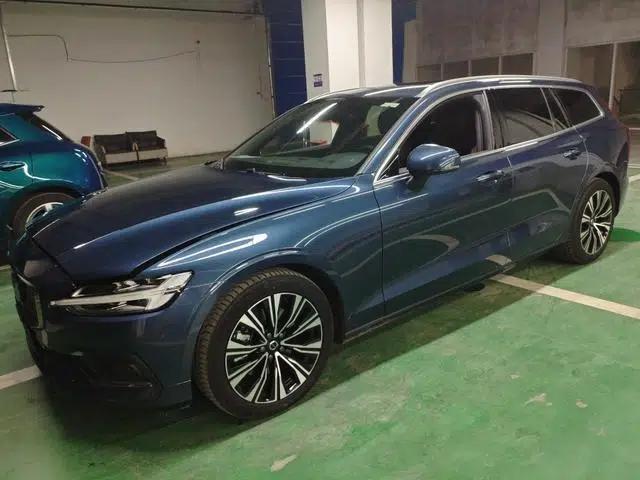 2023 Volvo V60 B5 Inscription Luxury Edition