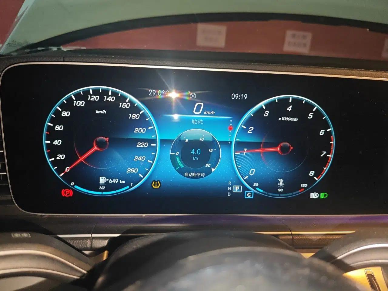 Mercedes-Benz GLE Coupe 2020 GLE 350 4MATIC Coupe SUV Luxury Model — миниатюра 11