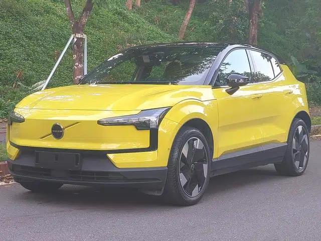 Volvo EX30 2025 Rear-Wheel Drive Long Range Ultra