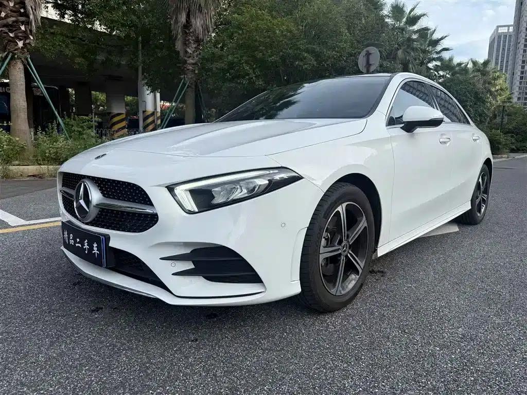 Mercedes-Benz A-Class 2022 Facelift III A 200 L Sport Sedan Fashion Edition — миниатюра 1
