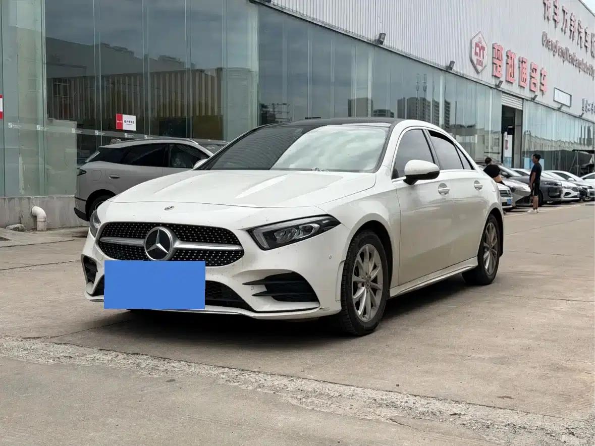 Mercedes-Benz A-Class 2020 Facelift A 200 L Sport Sedan Dynamic Edition — миниатюра 1