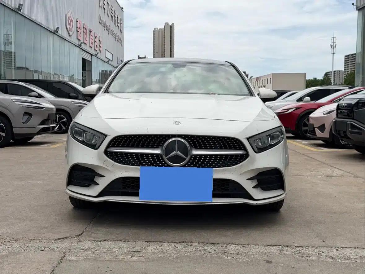 Mercedes-Benz A-Class 2020 Facelift A 200 L Sport Sedan Dynamic Edition — миниатюра 2