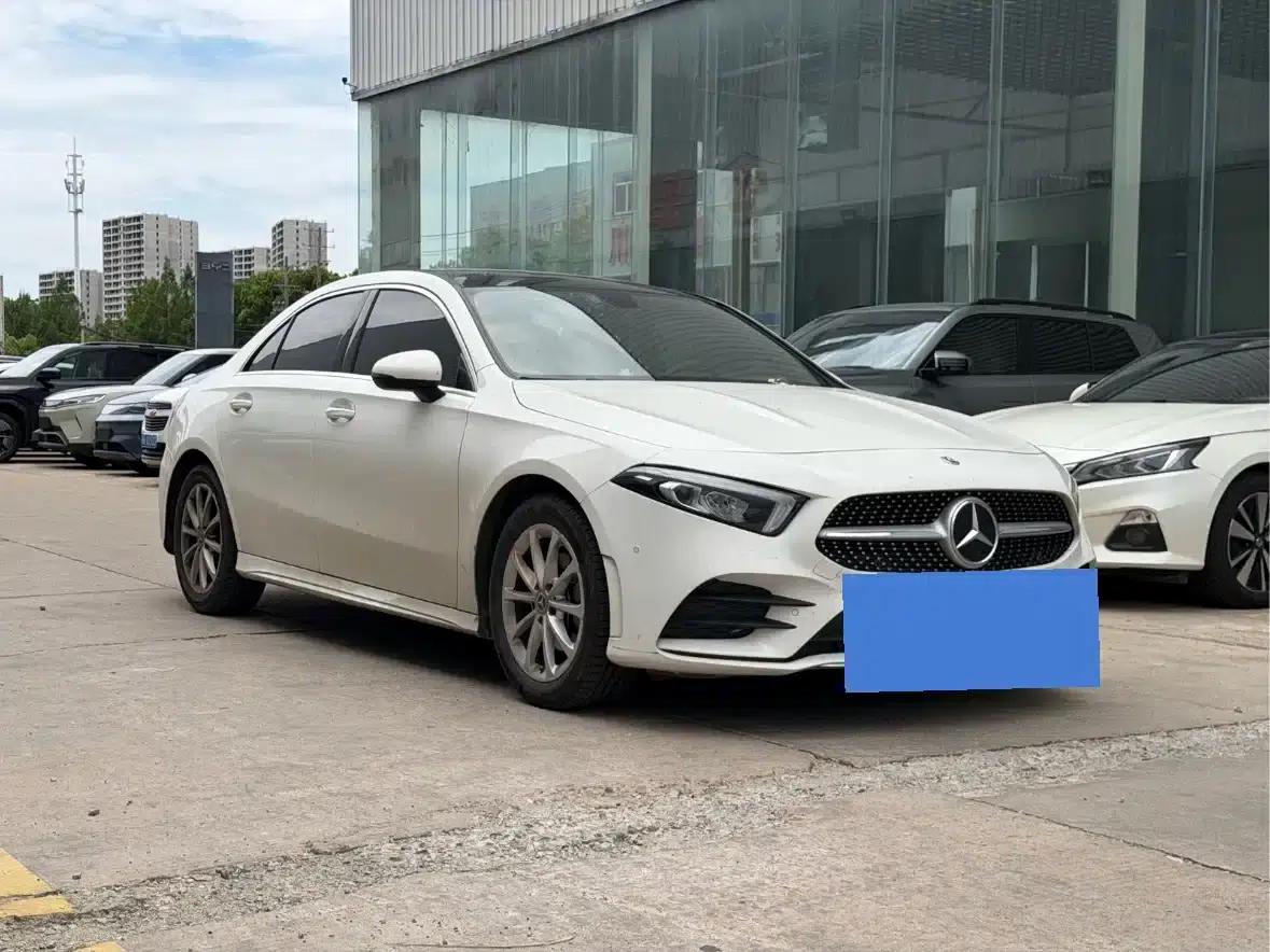 Mercedes-Benz A-Class 2020 Facelift A 200 L Sport Sedan Dynamic Edition — миниатюра 3