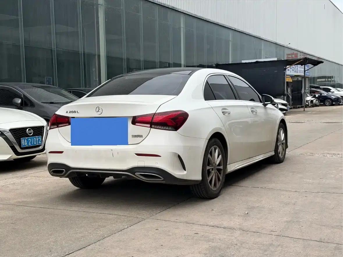 Mercedes-Benz A-Class 2020 Facelift A 200 L Sport Sedan Dynamic Edition — миниатюра 9