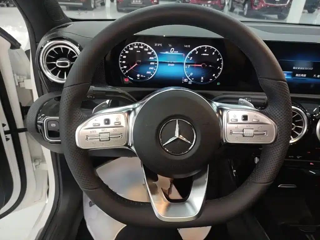 Mercedes-Benz A-Class 2020 Facelift A 200 L Sport Sedan Fashion Model — миниатюра 11