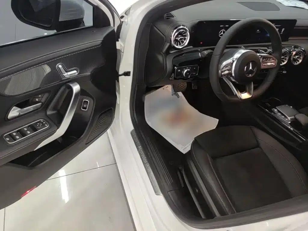 Mercedes-Benz A-Class 2020 Facelift A 200 L Sport Sedan Fashion Model — миниатюра 16