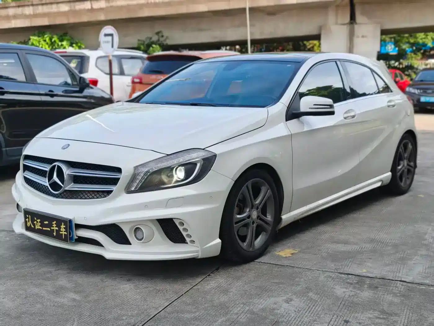 Imported Mercedes-Benz A-Class 2013 A 200 Urban Edition — миниатюра 1