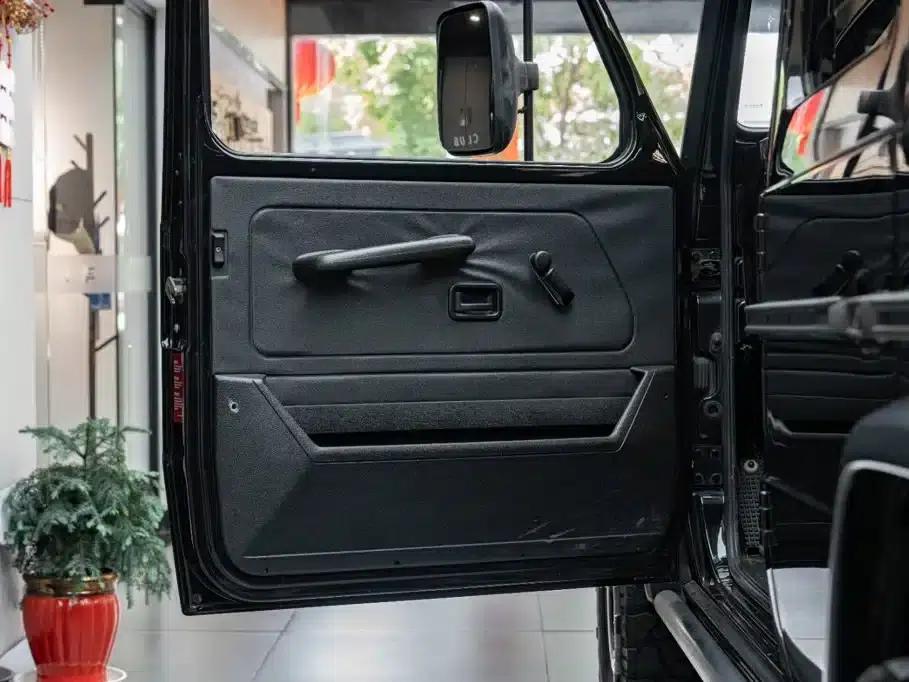 2010 Mercedes-Benz G-Class G300P Military Edition — миниатюра 11