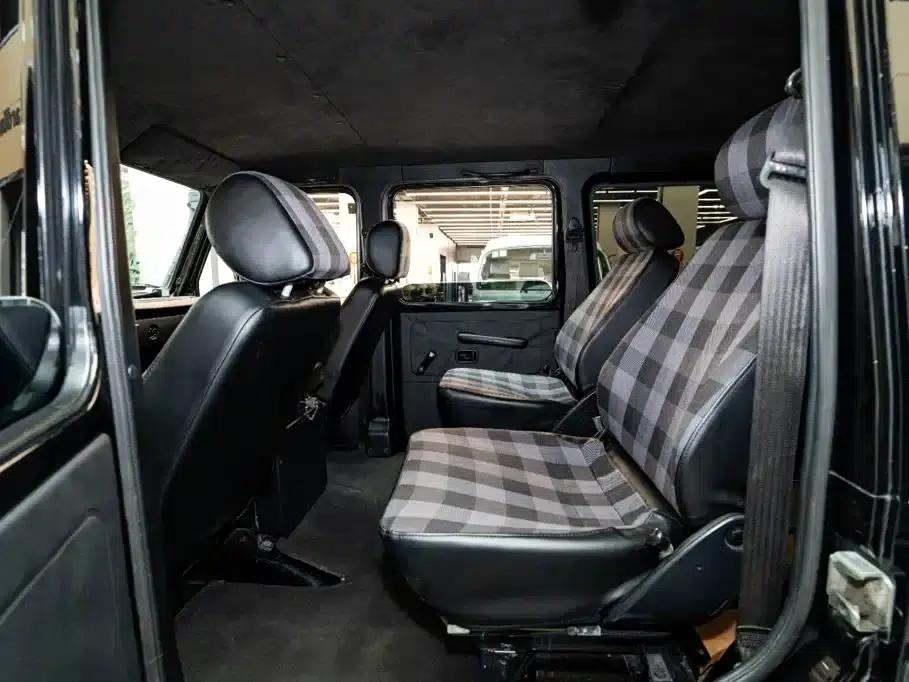 2010 Mercedes-Benz G-Class G300P Military Edition — миниатюра 10