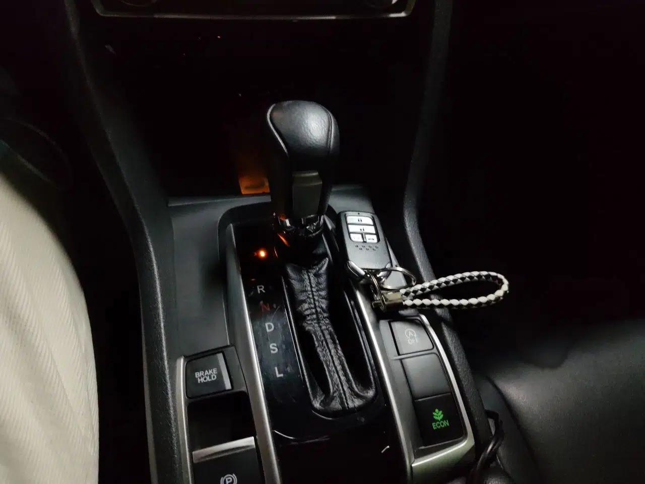 Honda Civic 2016 220TURBO CVT Luxury Edition — миниатюра 13