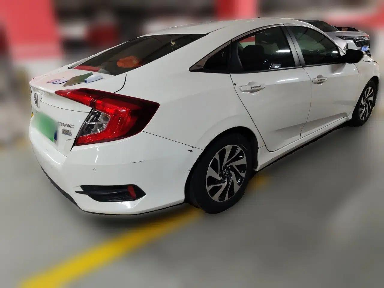 Honda Civic 2016 220TURBO CVT Luxury Edition — миниатюра 6