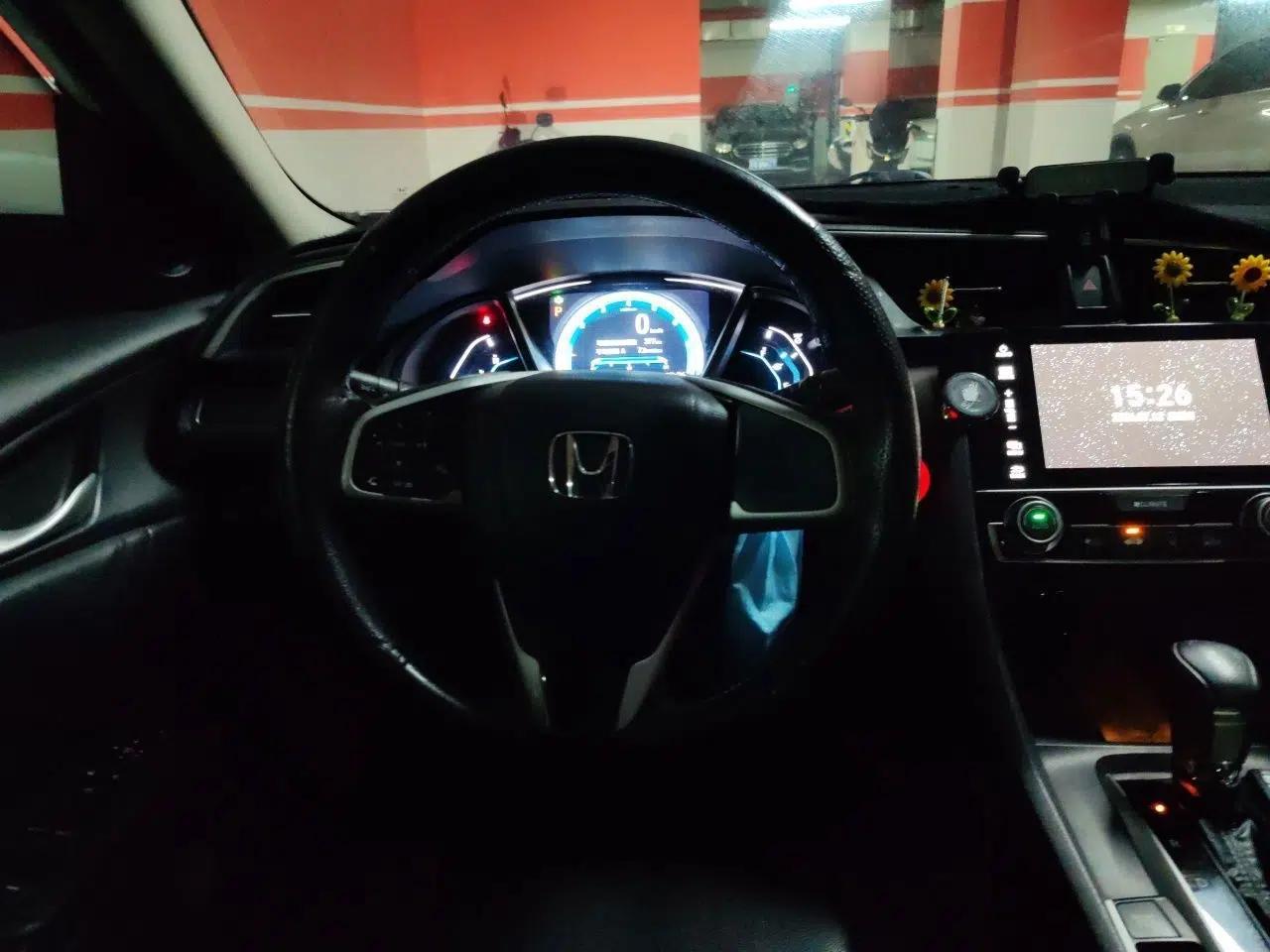 Honda Civic 2016 220TURBO CVT Luxury Edition — миниатюра 9