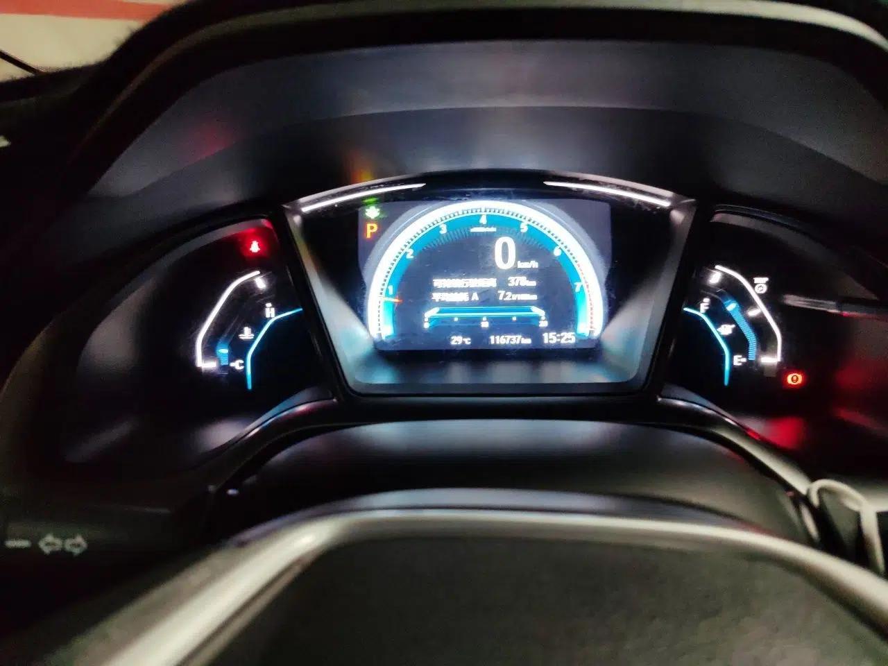 Honda Civic 2016 220TURBO CVT Luxury Edition — миниатюра 10