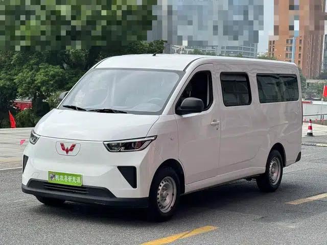 Wuling Yangguang 2025 400km/h Bus Comfort 6-seater
