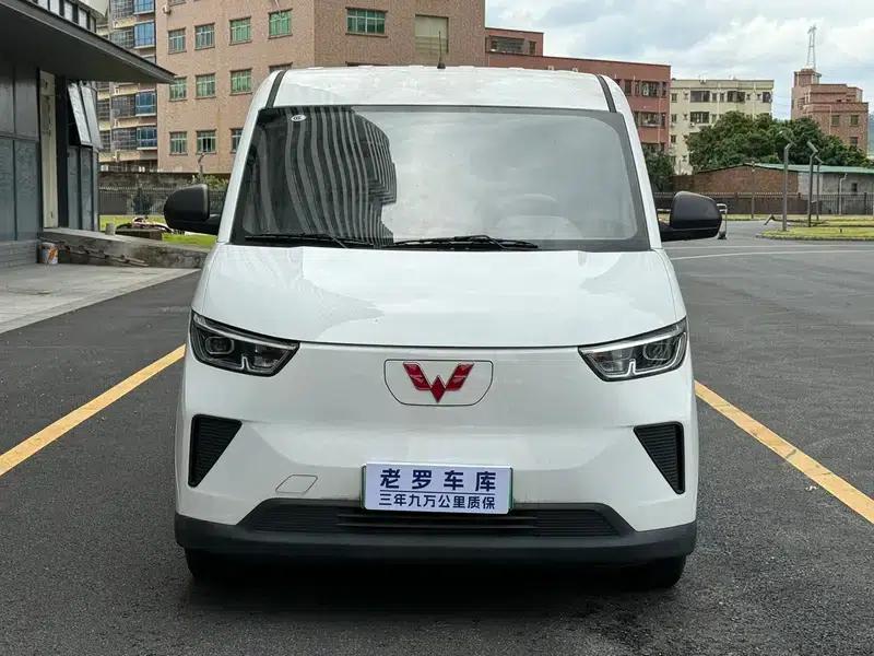 Wuling Yangguang 2024 Model 230km Practical Sealed Window Version 60kW — миниатюра 2