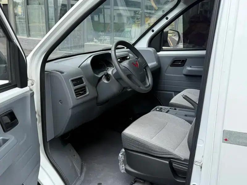 Wuling Yangguang 2024 Model 230km Practical Sealed Window Version 60kW — миниатюра 8