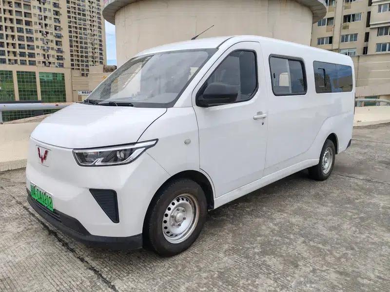 Wuling Yangguang 2024 Model 300km Comfort Bus Version 75kW — миниатюра 1