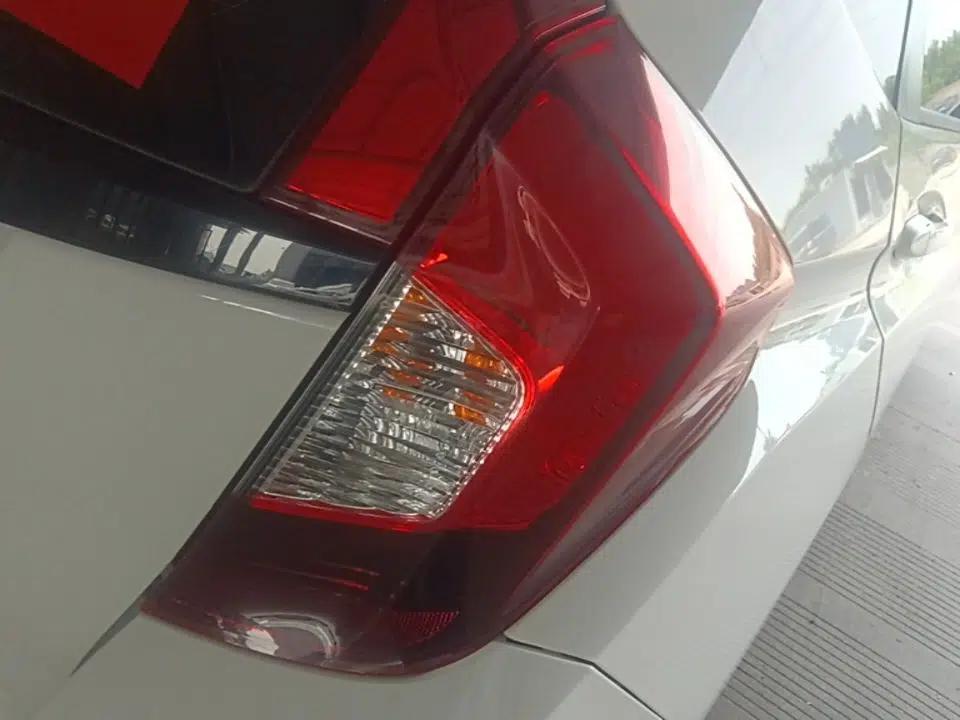 Honda Fit 2016 1.5L LXS CVT Comfort Sunroof Version — миниатюра 9