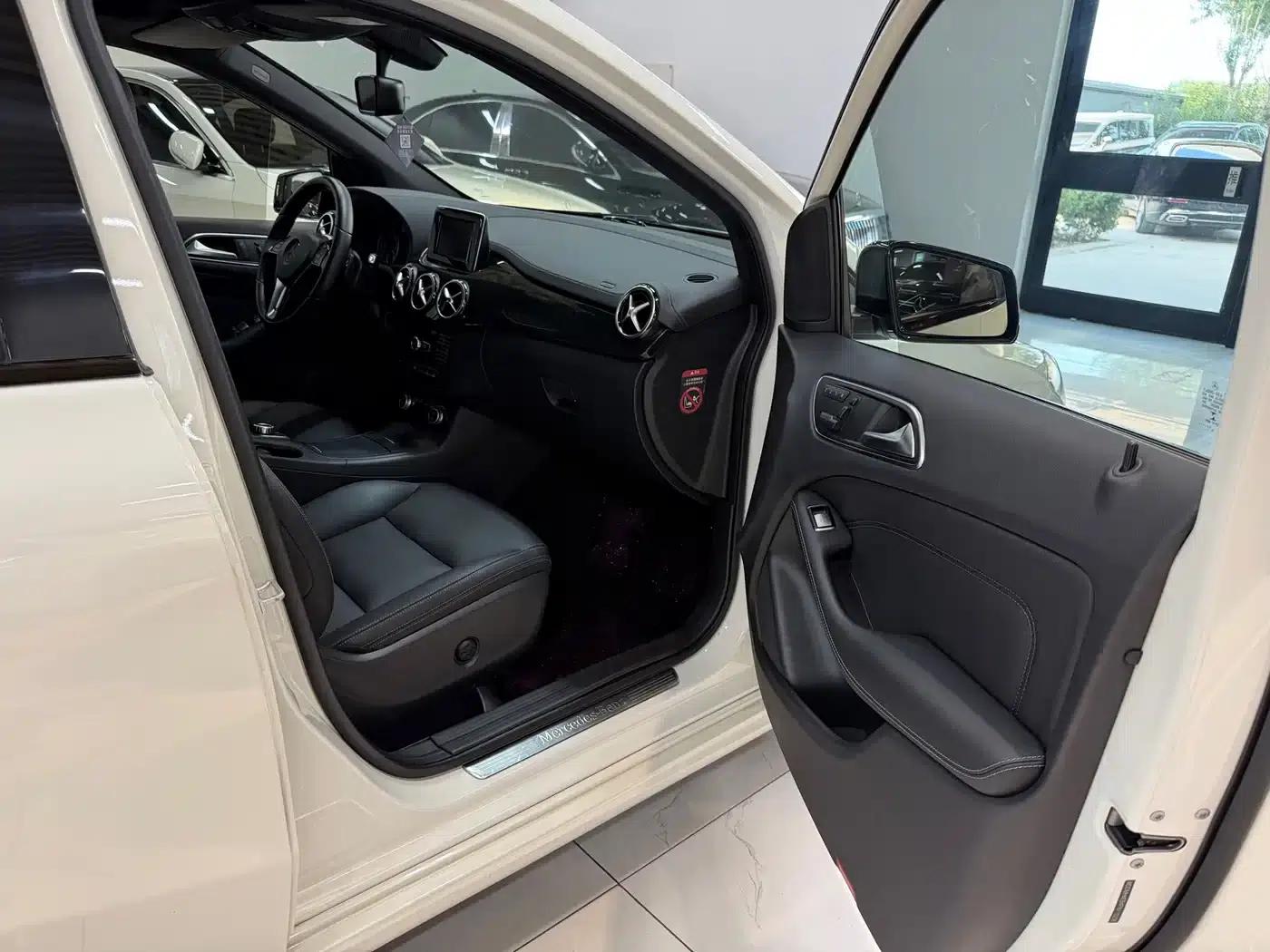 2015 Mercedes-Benz B-Class B 260 Sport — миниатюра 17