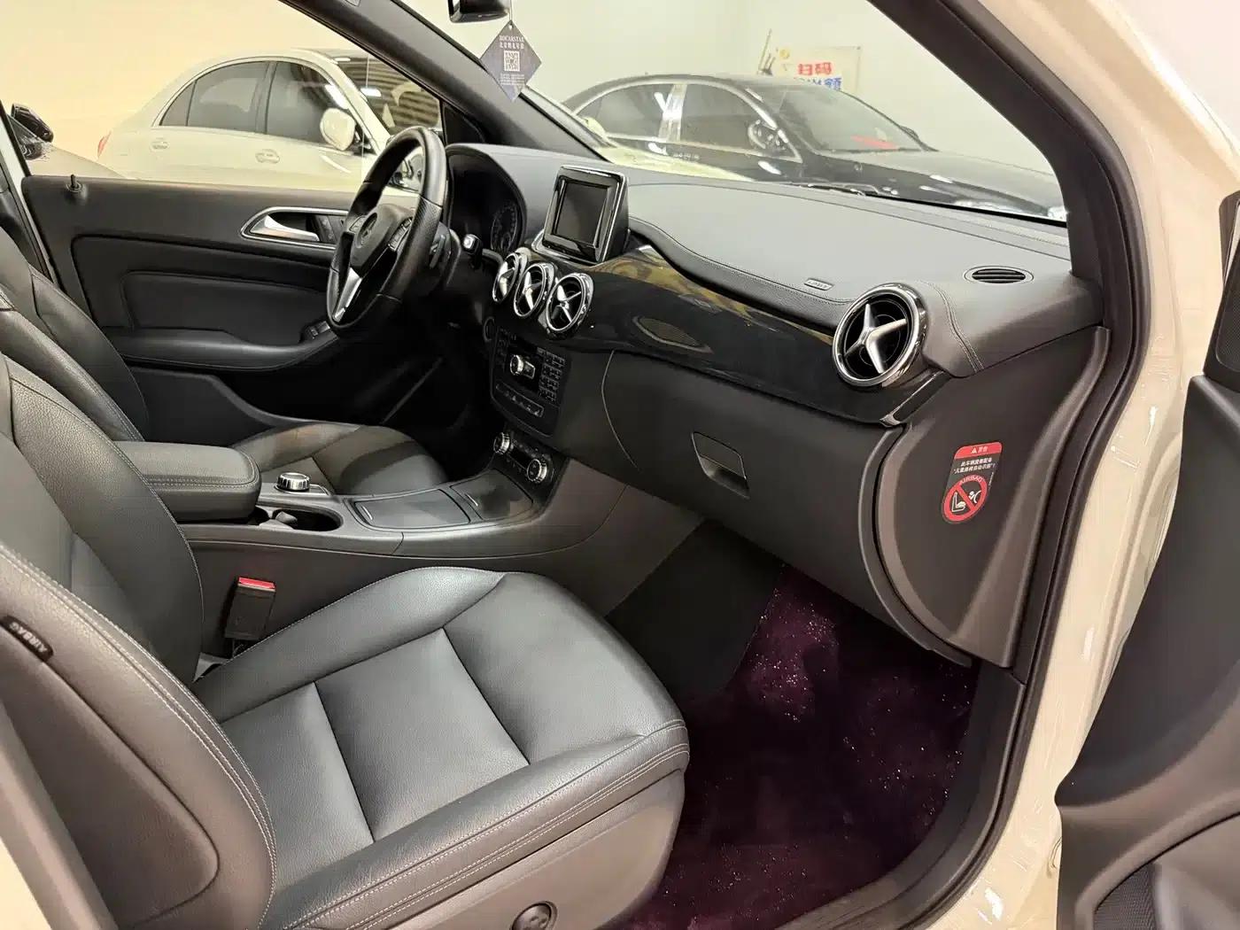 2015 Mercedes-Benz B-Class B 260 Sport — миниатюра 18