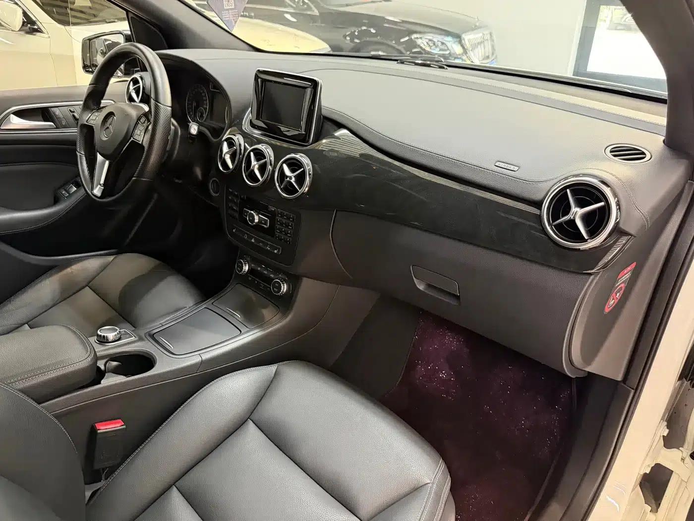 2015 Mercedes-Benz B-Class B 260 Sport — миниатюра 20