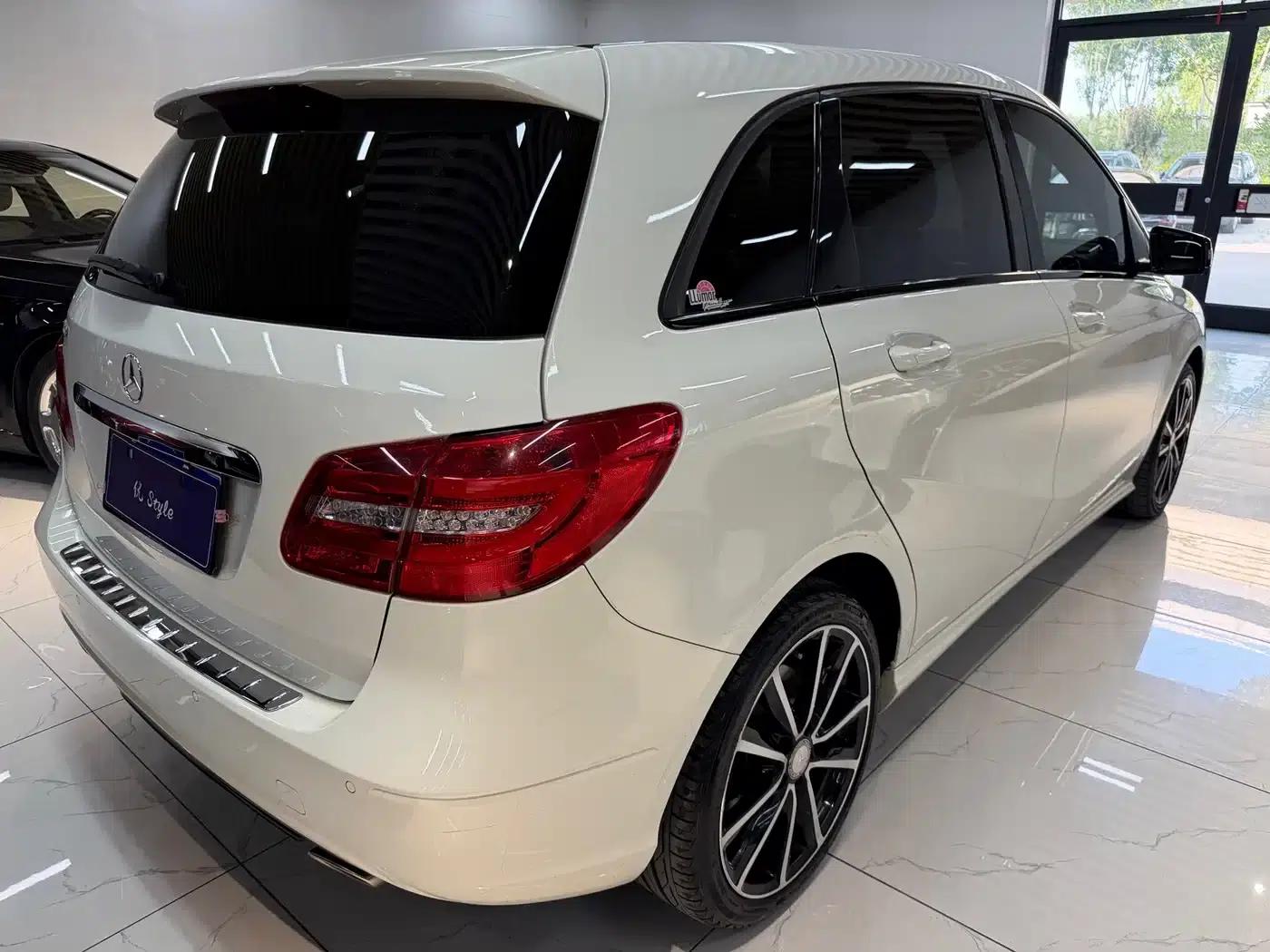 2015 Mercedes-Benz B-Class B 260 Sport — миниатюра 23