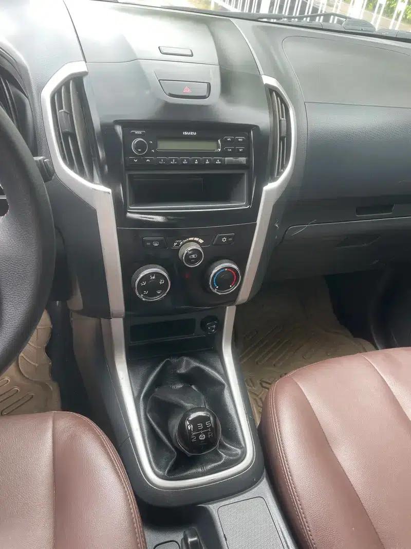 D-MAX 2015 2.5T 2WD Manual High-Off-Road Basic Model 4JK1 — миниатюра 18
