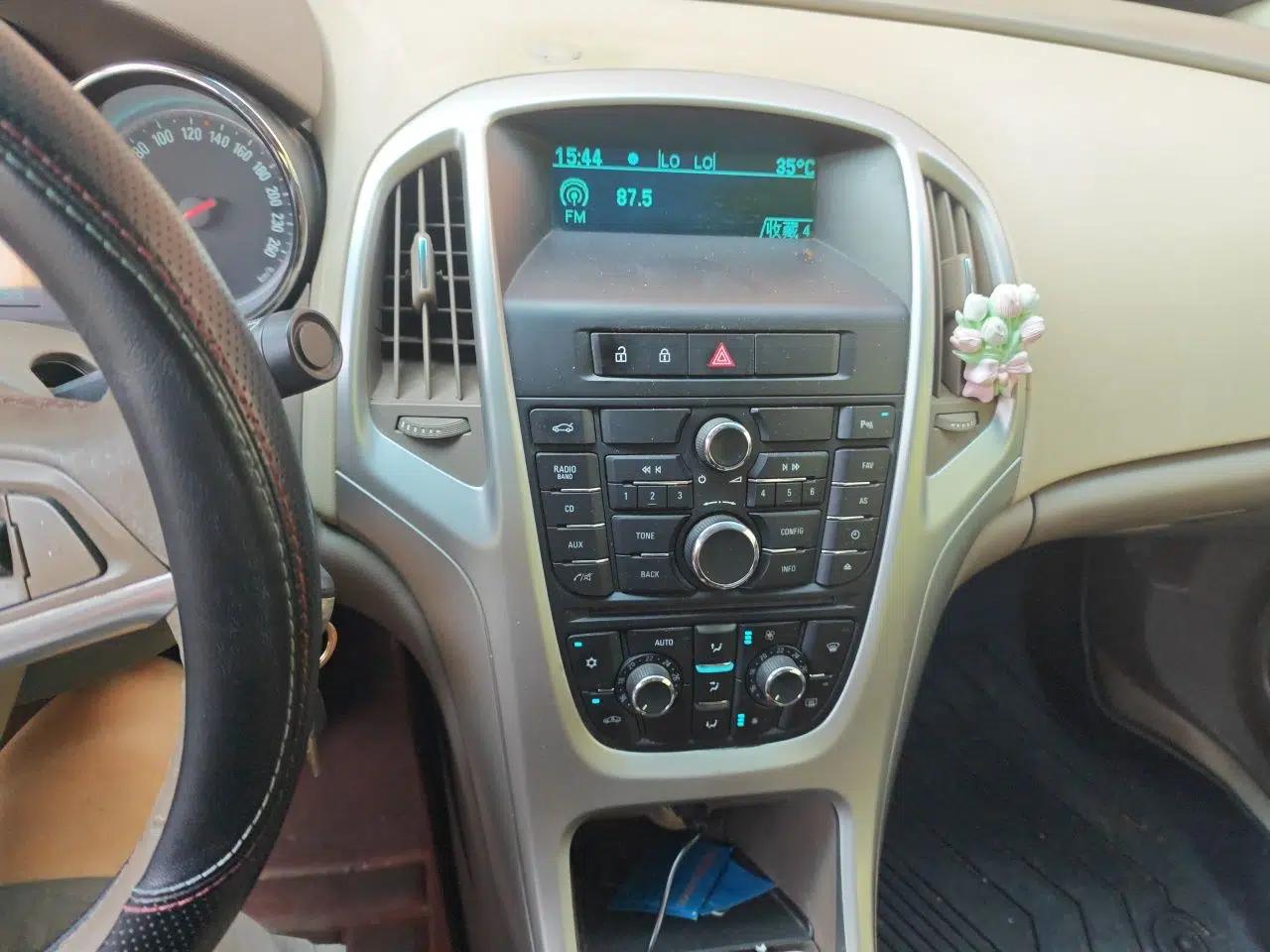 Buick GT 2010 GT 1.6L Manual Entry-Level Model — миниатюра 13