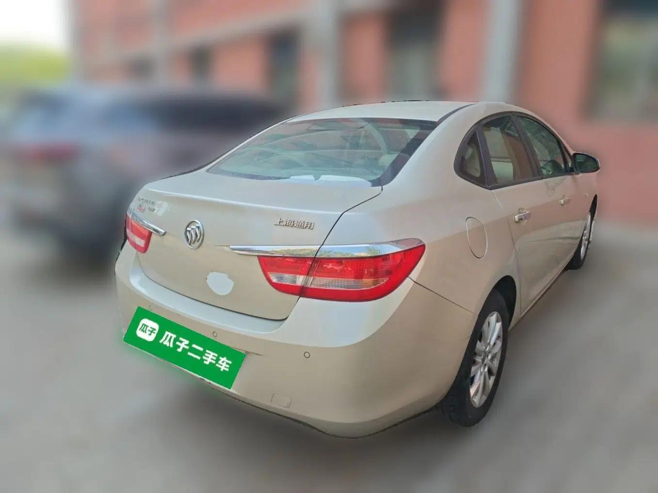 Buick GT 2010 GT 1.6L Manual Entry-Level Model — миниатюра 6