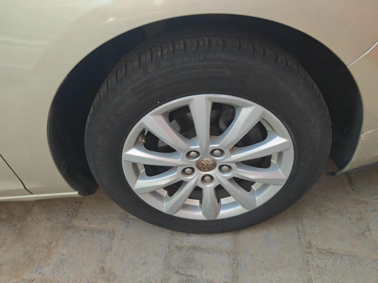 Buick GT 2010 GT 1.6L Manual Entry-Level Model — миниатюра 8