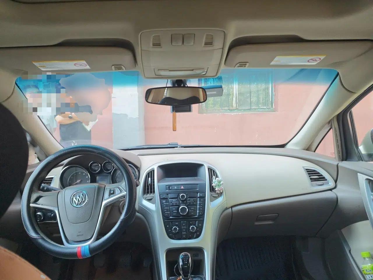 Buick GT 2010 GT 1.6L Manual Entry-Level Model — миниатюра 9