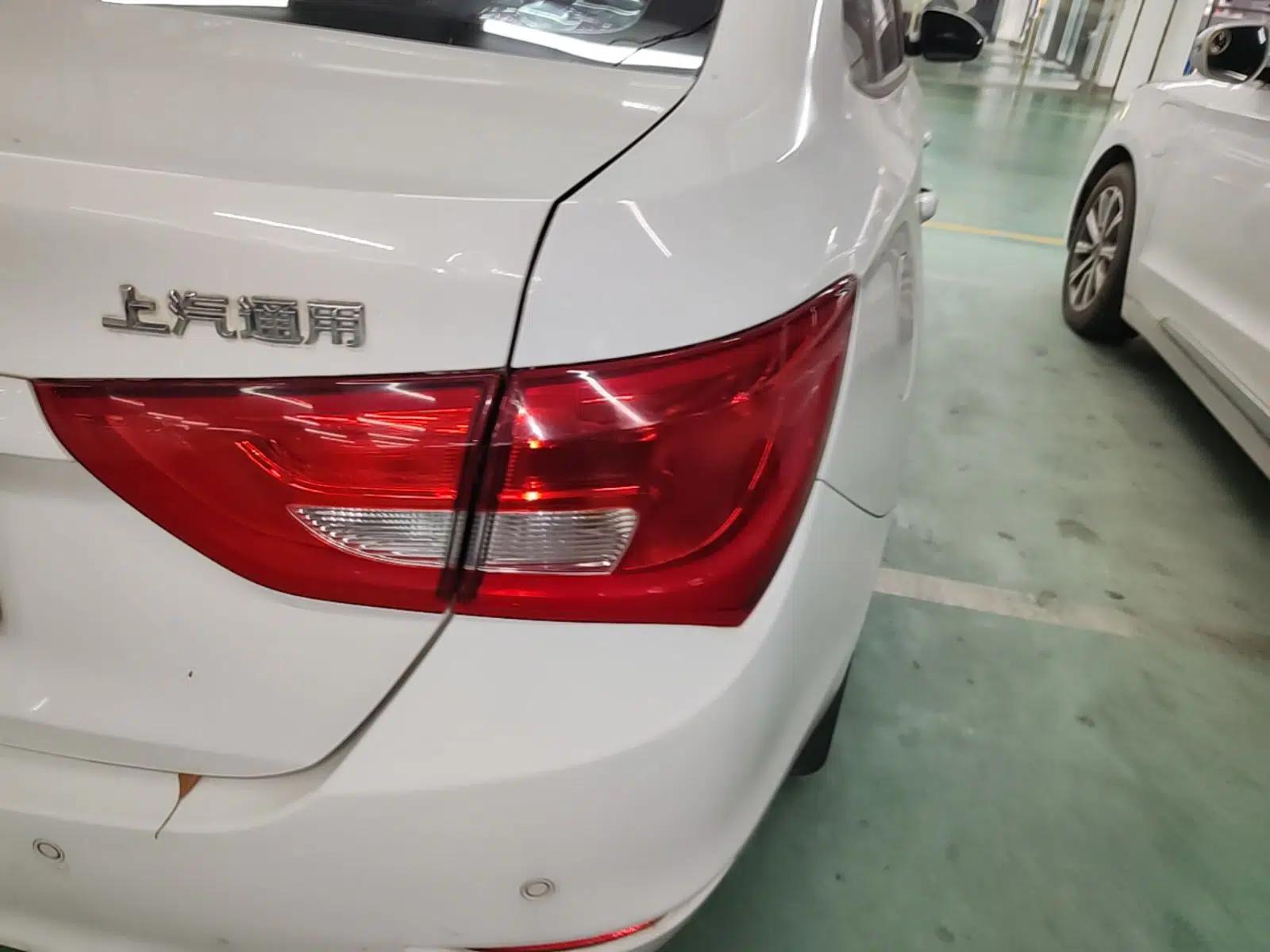 Buick GT 2016 15N Automatic Elite Edition — миниатюра 9
